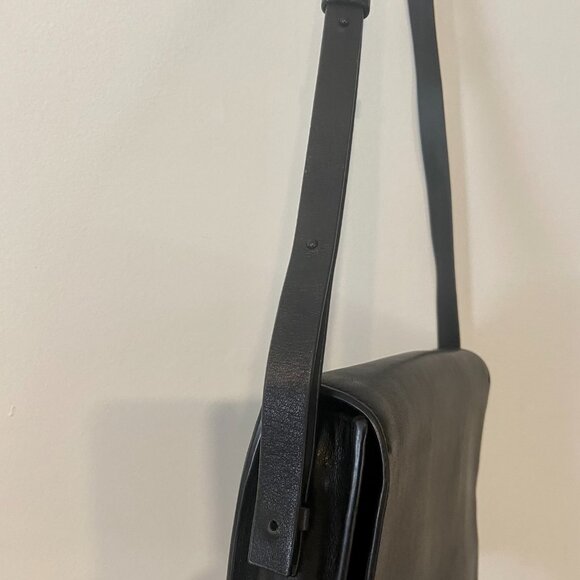 Square magnetic flap bag - Picture 3 of 11